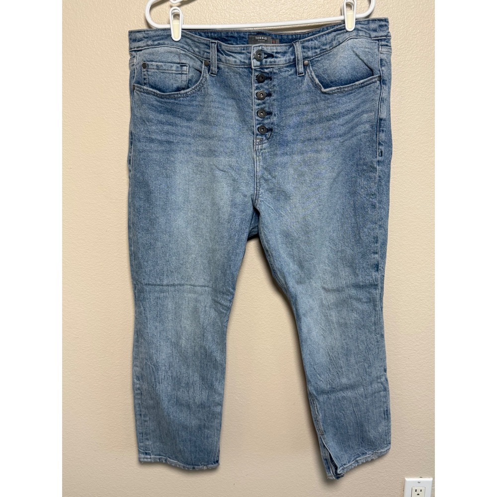Torrid Womens Light Wash Button Fly Boyfriend Cropped Jeans Size 18R Blue